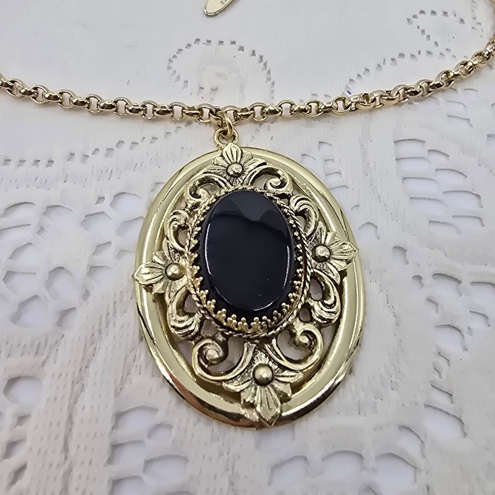 Whiting & Davis Vintage Gold Tone Ornate Black Glass Cabochon Pendant Necklace